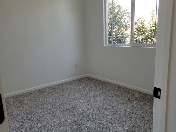 4th image of 4259 Dardanelles St