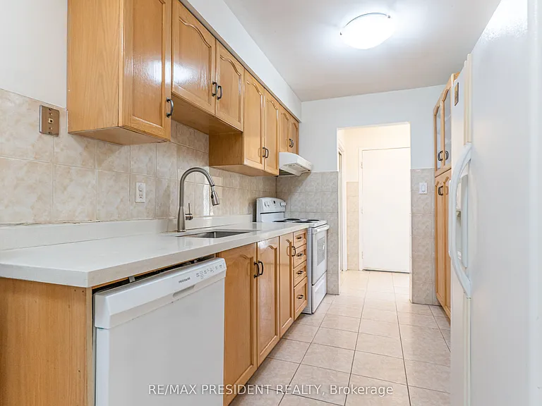 17 Manitou Cres #UPPER — Photo 11