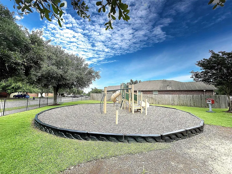 24522 Lakecrest Village Dr — Photo 24