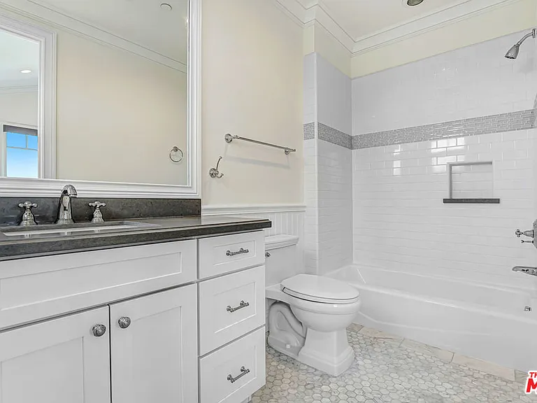 11540 Clover Ave — Photo 39