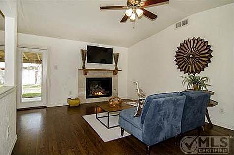 5th image of 638 Debra Dr