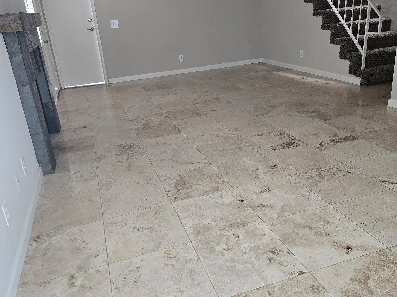 523 Hart Dr — Photo 3
