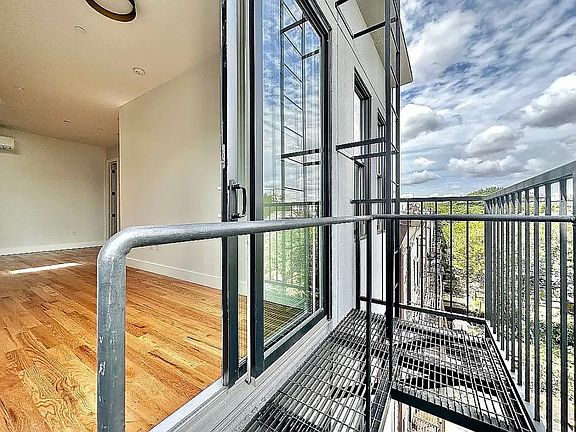 5th image of 949 Metropolitan Ave APT 3B
