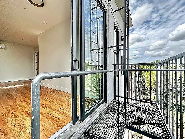949 Metropolitan Ave #3B — Photo 5