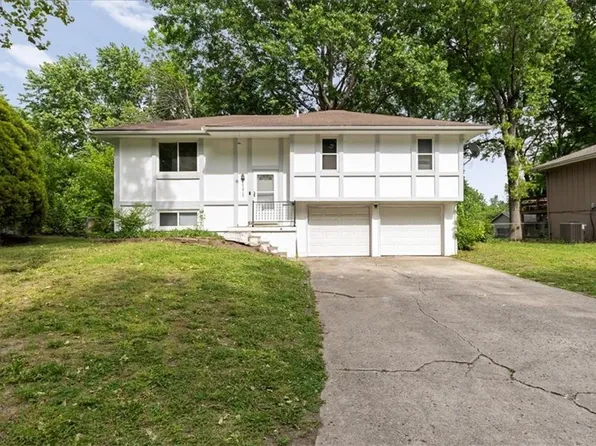 1613 SE Oak St, Oak Grove, MO 64075