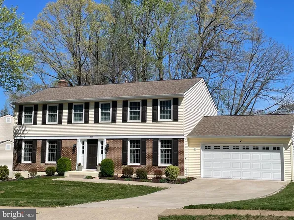 9111 Huber Ct, Burke, VA 22015