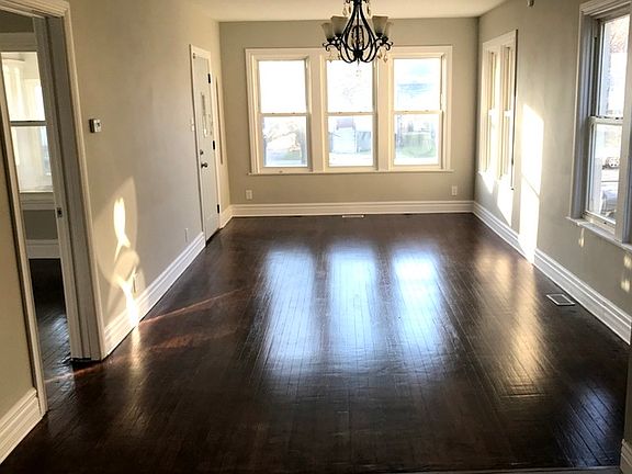 2nd image of 405 S 10th Ave