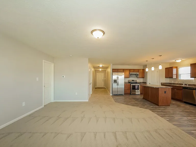 1503 Lexington Trl — Photo 4