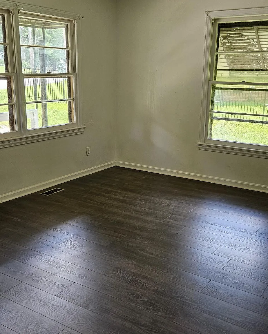 3 bed, 1.5 bath, 1025 sqft, $1,195 — Photo 2