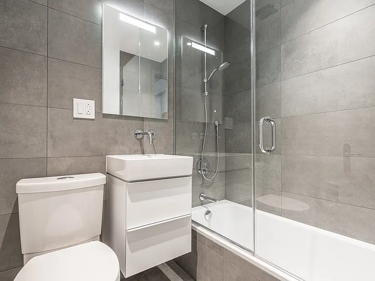 321 E 22nd St #5U — Photo 2