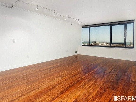 5th image of 250 King St Unit 1202