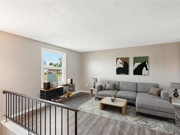 5th image of 47 W Toulon Dr