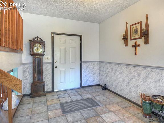 3rd image of 2233 Farnsworth Dr