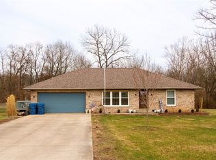 201 Brush Creek Dr, Marshall, IL 62441