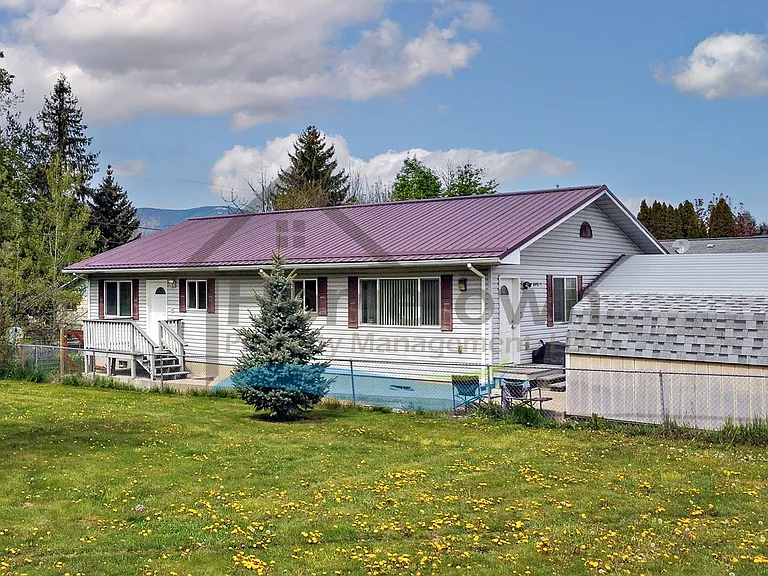6498 Tamarack Ln — Photo 2