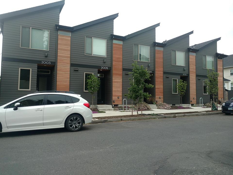 2nd image of 2013 Se Yamhill St.