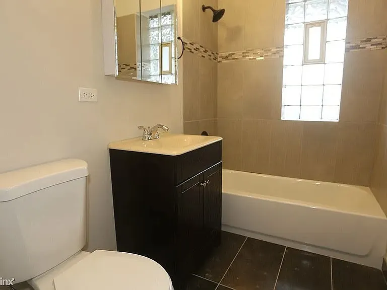 3916 W Altgeld St #1 — Photo 18