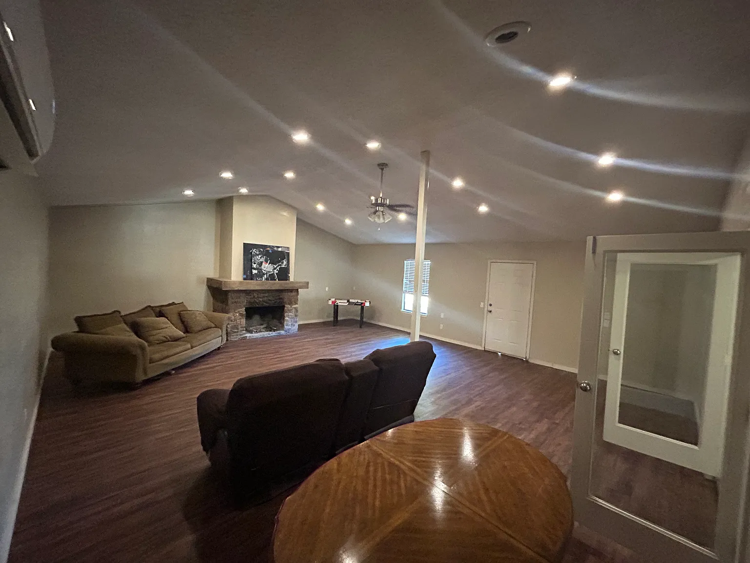 4 bed, 1915 sqft, $2,200 — Photo 2