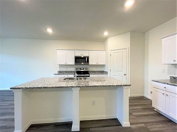 4th image of 298 Wren Ln