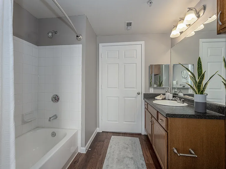 The Trellises Apartments — Photo 11