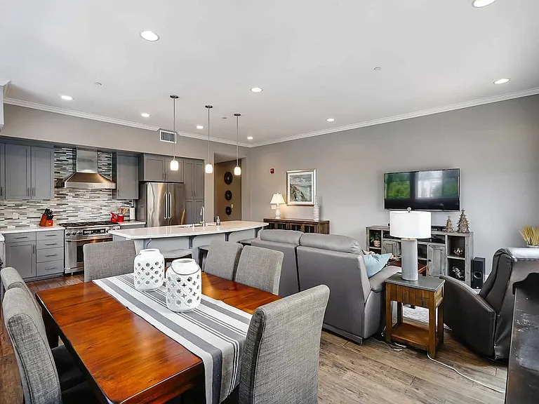 111 W Prospect Ave #201 — Photo 4