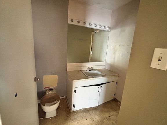 5th image of 612 E Parkway St