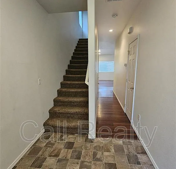 2523 E Desmet Ave — Photo 6