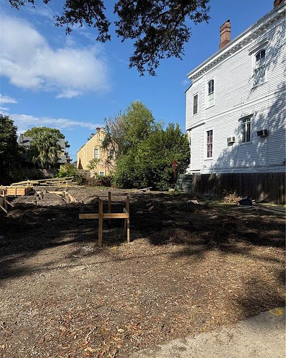 2nd image of 2215 Carondelet St