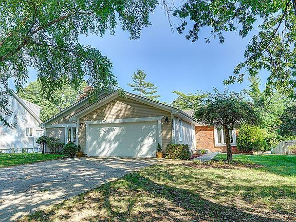 3rd image of 1113 NW Weatherstone Dr