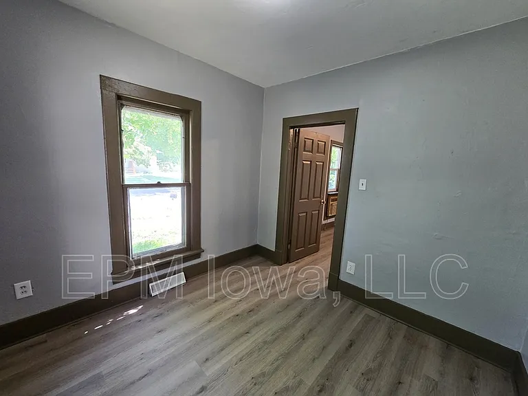 519 Adams St — Photo 13