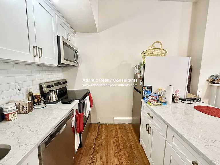 337 Beacon St #7 — Photo 5