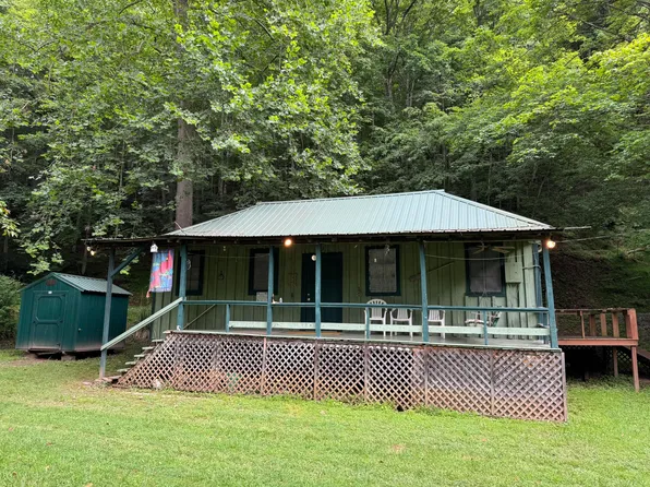 1370 McClung Rd, Sinks Grove, WV 24976