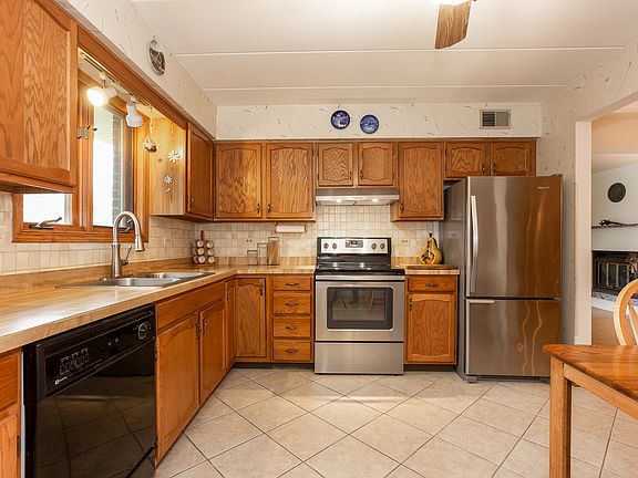 5th image of 11024 S Theresa Cir APT 2D
