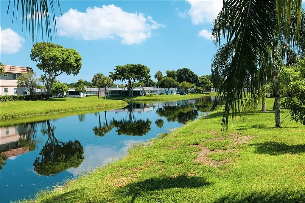 1 bed, 2.0 bath, 726 sqft, $1,700 — Photo 3