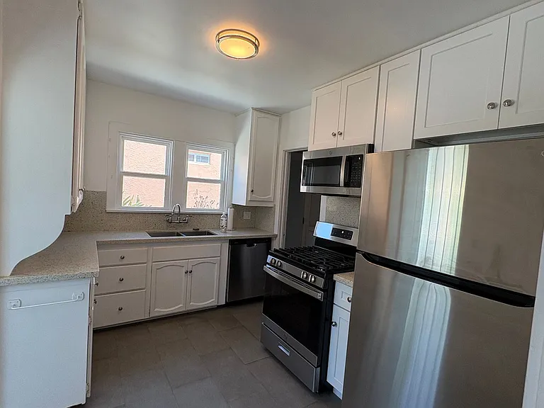670 Arden Ave — Photo 17