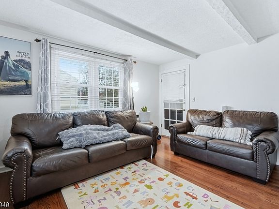 3rd image of 335 Dermody St