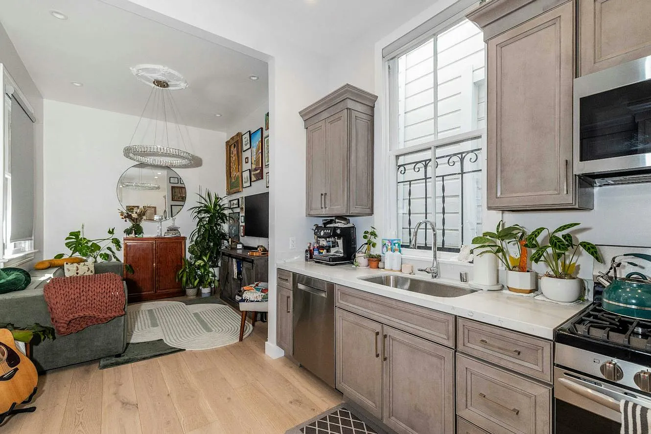 678 Ivy St — Photo 3