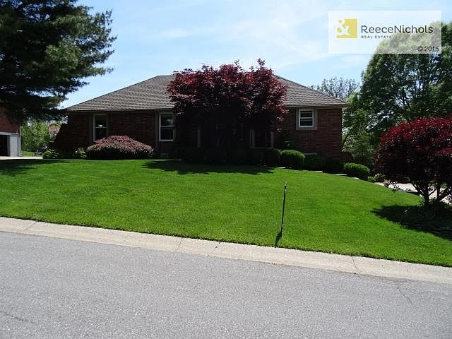 1st image of 404 NE Golfview Dr