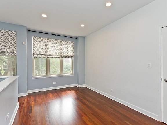 4th image of 1332 N Burling St #0