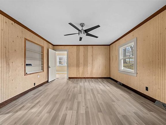 4th image of 210 W Balfour Ave