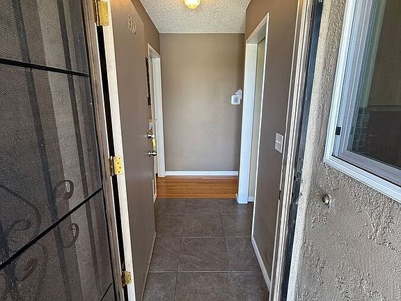 3rd image of 975 Hemlock Ave