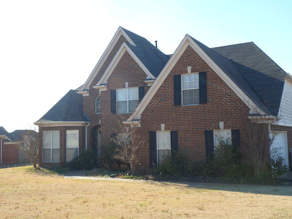 1st image of 165 Brookwood Cir