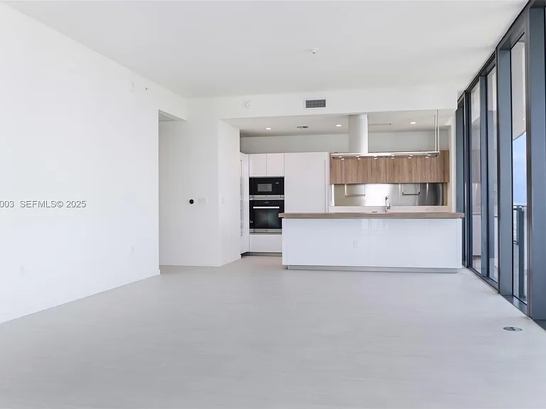 1000 Brickell Plz #Penthouse 5907 — Photo 2