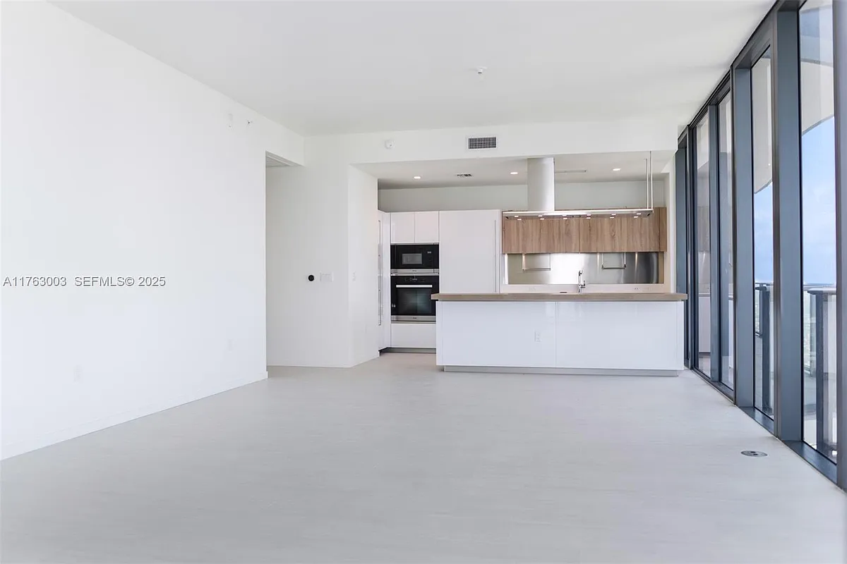 Building Photo - 1000 Brickell Plz #Penthouse 5907