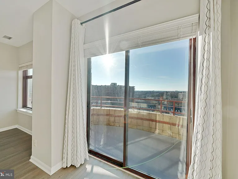 2400 Clarendon Blvd #Penthouse 12 — Photo 21