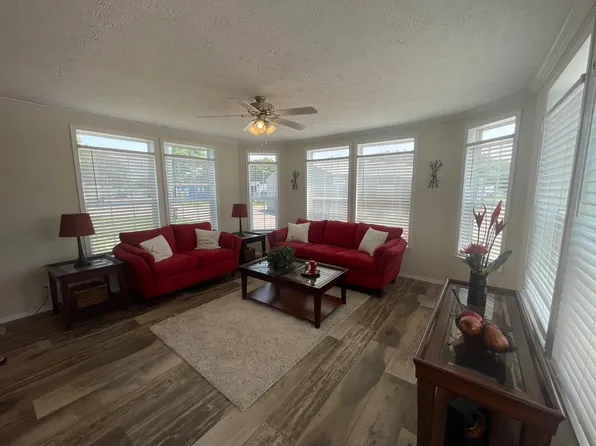 1601 Hidden View Dr, Lakeview, MI 48850