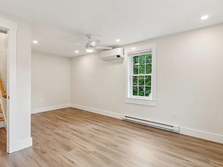 1393 Portland Rd #B — Photo 12