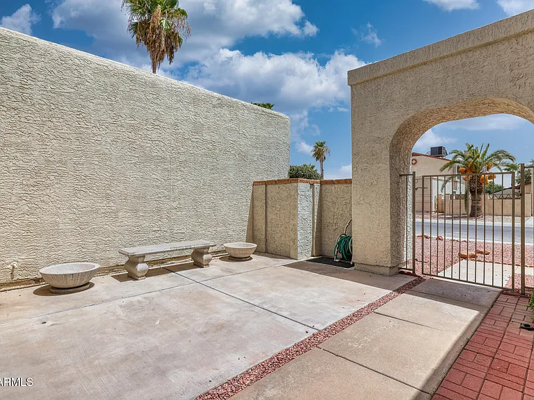 4760 W Wahalla Ln — Photo 38