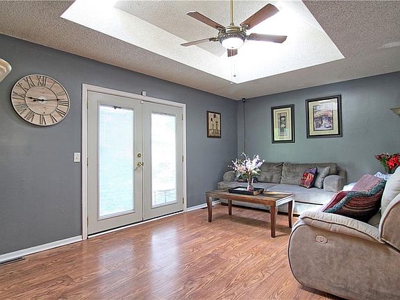 3rd image of 3302 Primrose Ln