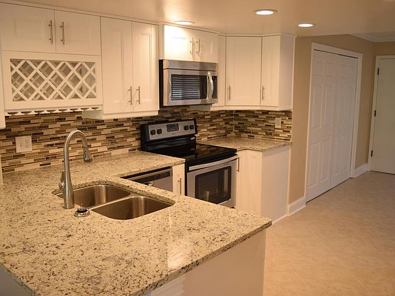 5th image of 1566 Mardis Pl W